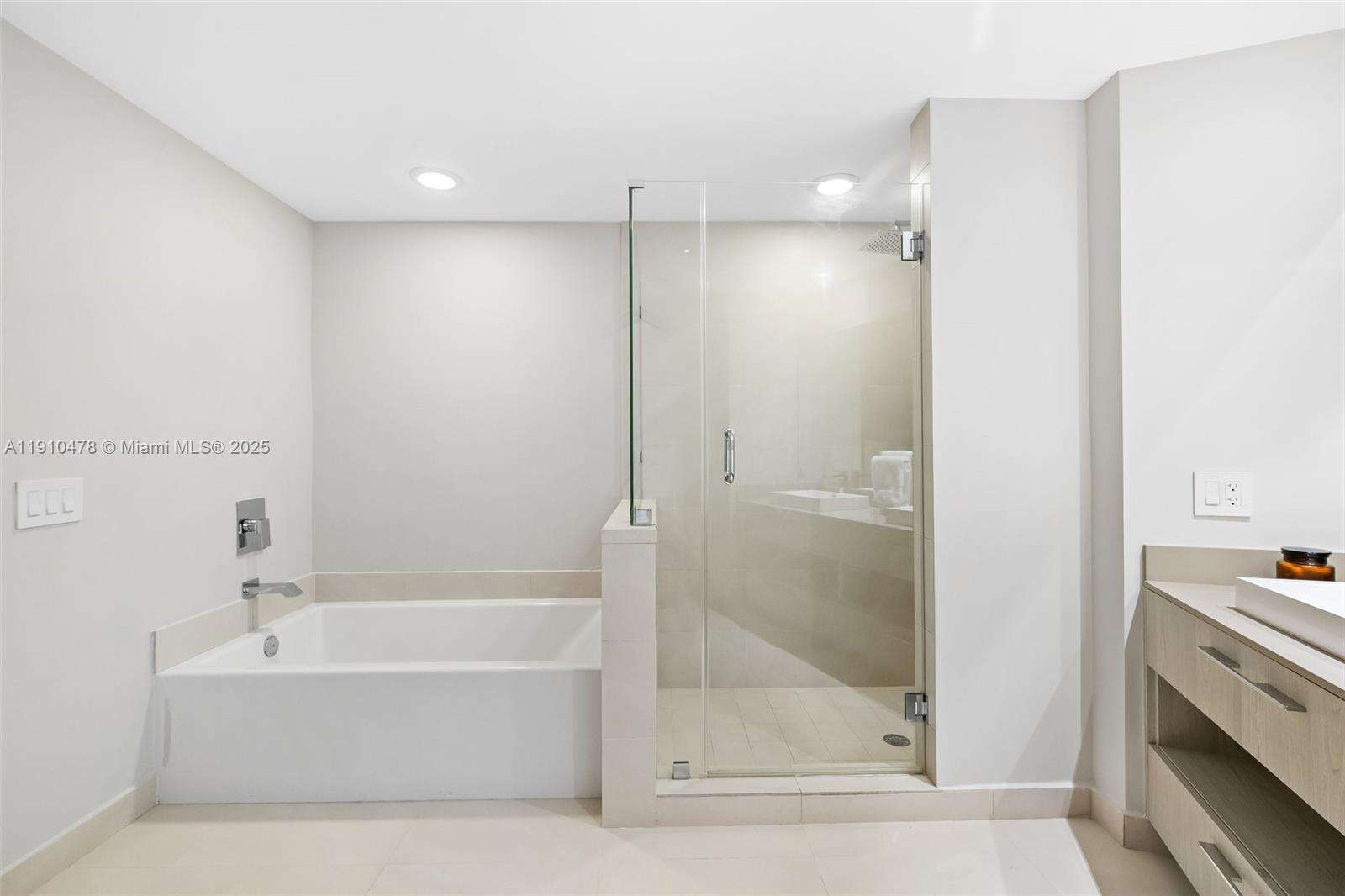 Hyde Resort at 4111 Ocean Dr, Hollywood, FL 33019 - For Rent photo 11
