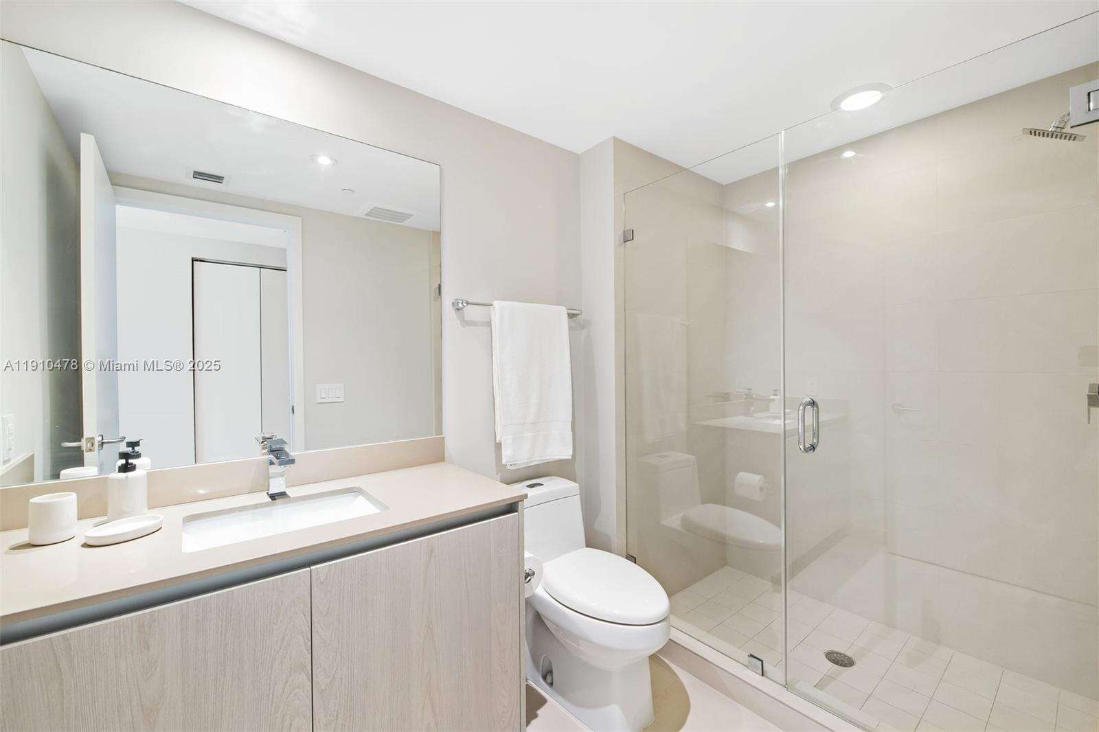 Hyde Resort at 4111 Ocean Dr, Hollywood, FL 33019 - For Rent photo 12