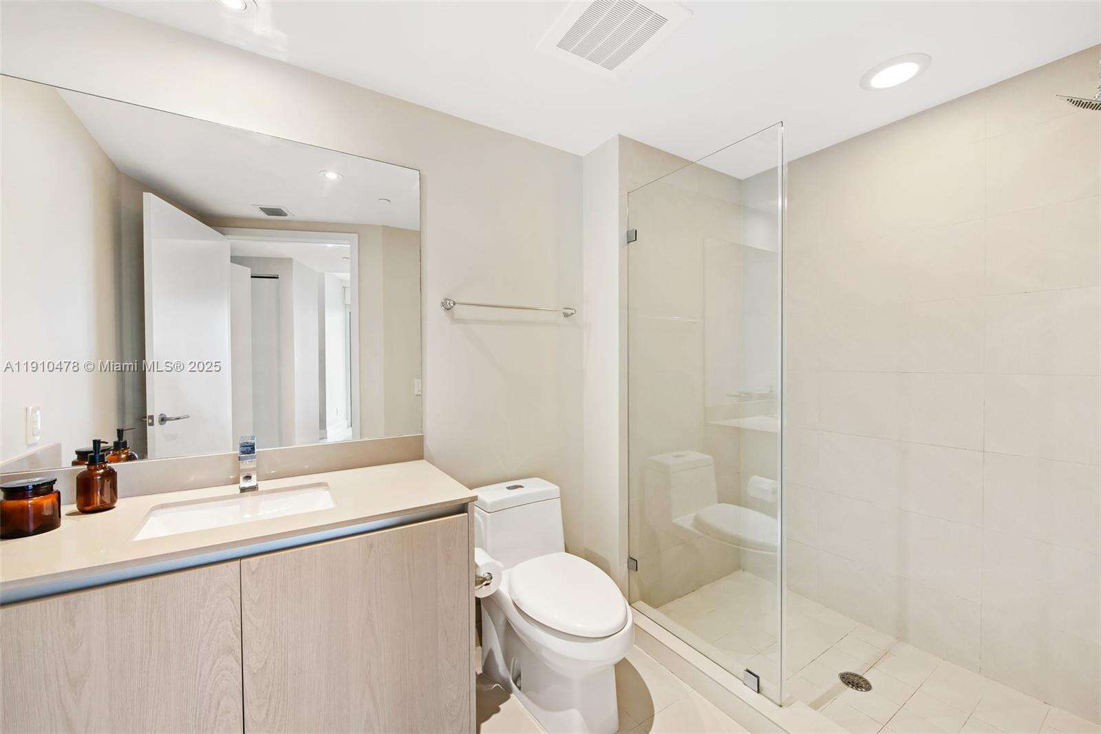 Hyde Resort at 4111 Ocean Dr, Hollywood, FL 33019 - For Rent photo 16