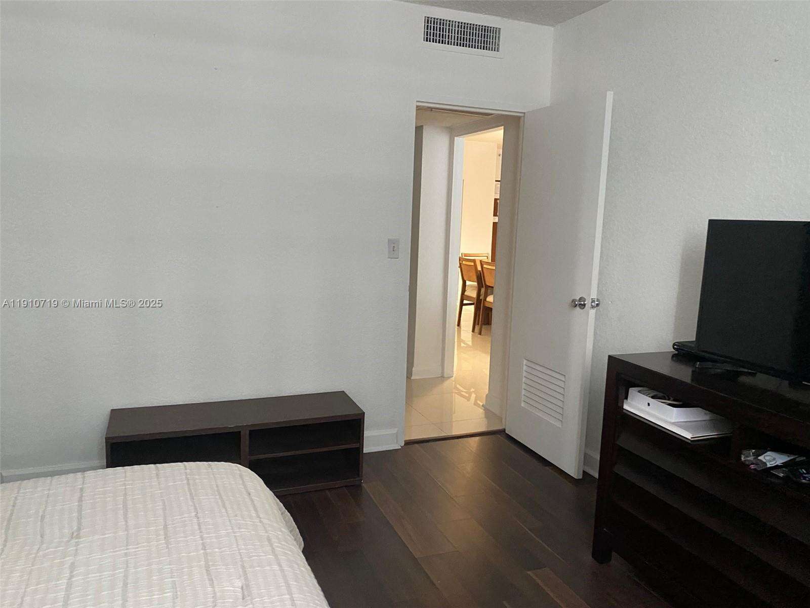 Sian Ocean Residences at 4001 Ocean Dr, Hollywood, FL 33019 - For Rent photo 17
