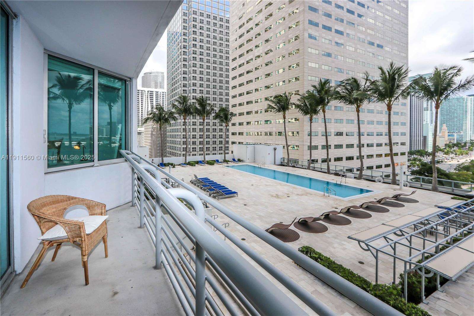 One Miami West at 325 Biscayne Blvd, Miami, FL 33131 - For Rent photo 1