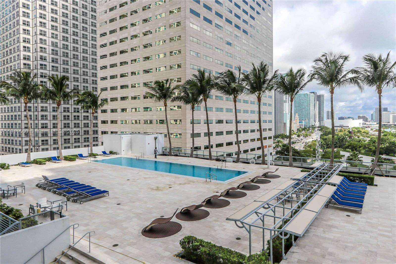 One Miami West at 325 Biscayne Blvd, Miami, FL 33131 - For Rent photo 2