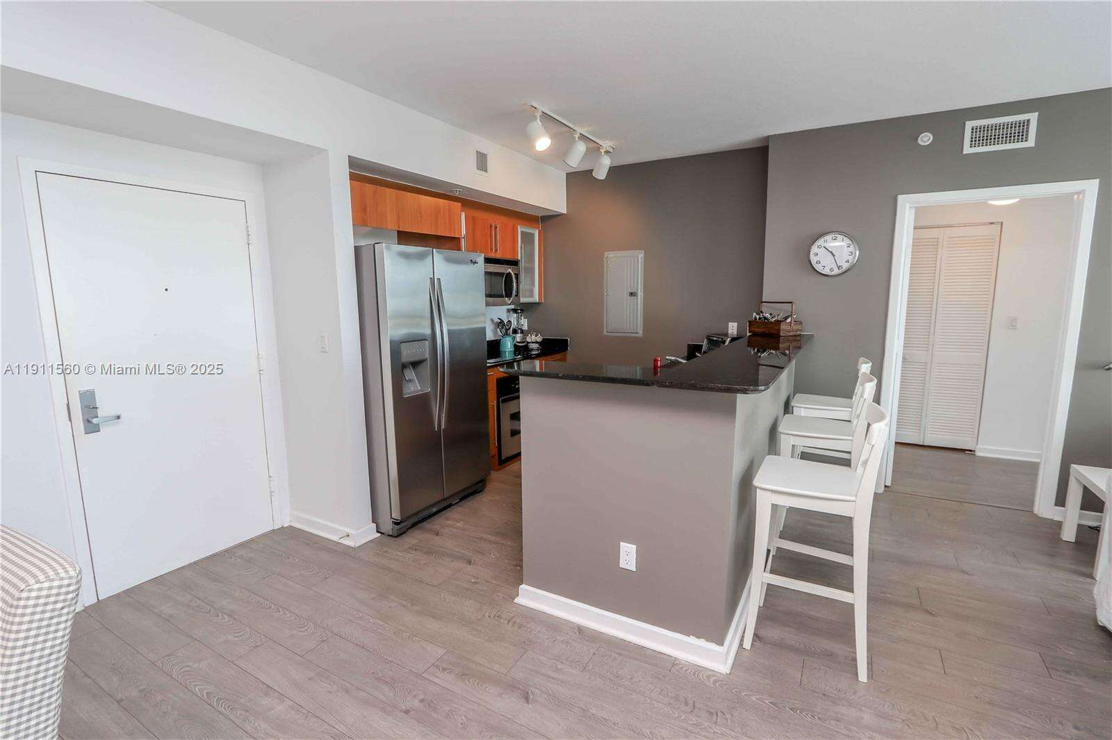 One Miami West at 325 Biscayne Blvd, Miami, FL 33131 - For Rent photo 11