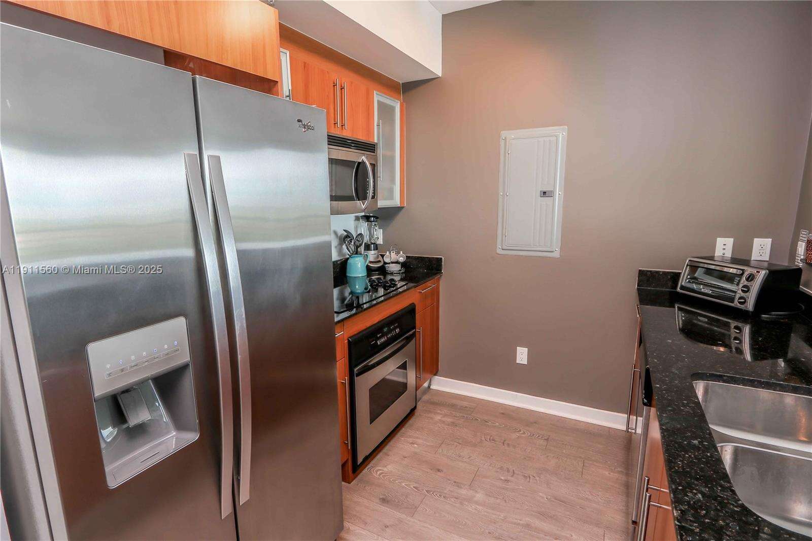 One Miami West at 325 Biscayne Blvd, Miami, FL 33131 - For Rent photo 12