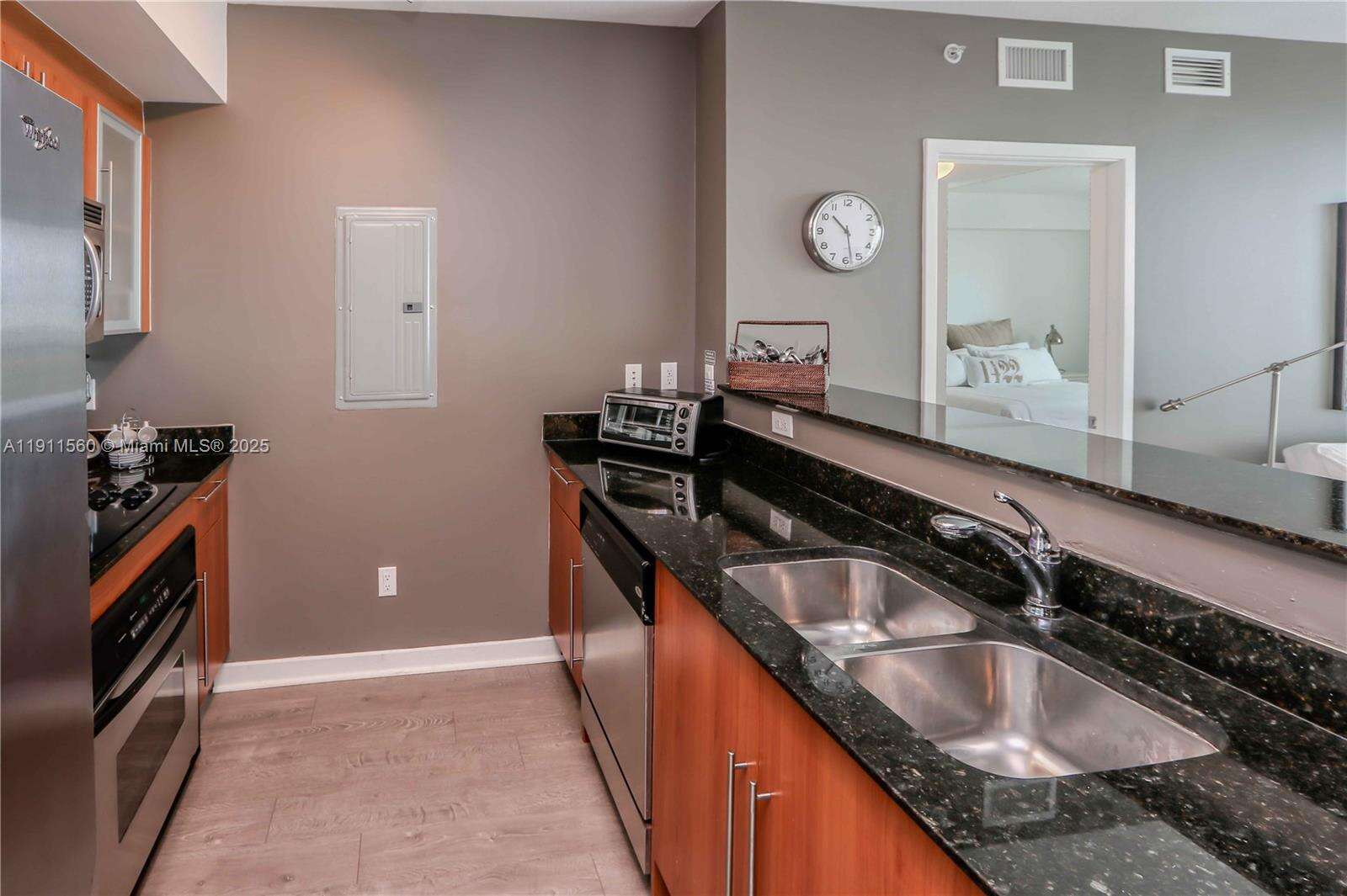One Miami West at 325 Biscayne Blvd, Miami, FL 33131 - For Rent photo 13