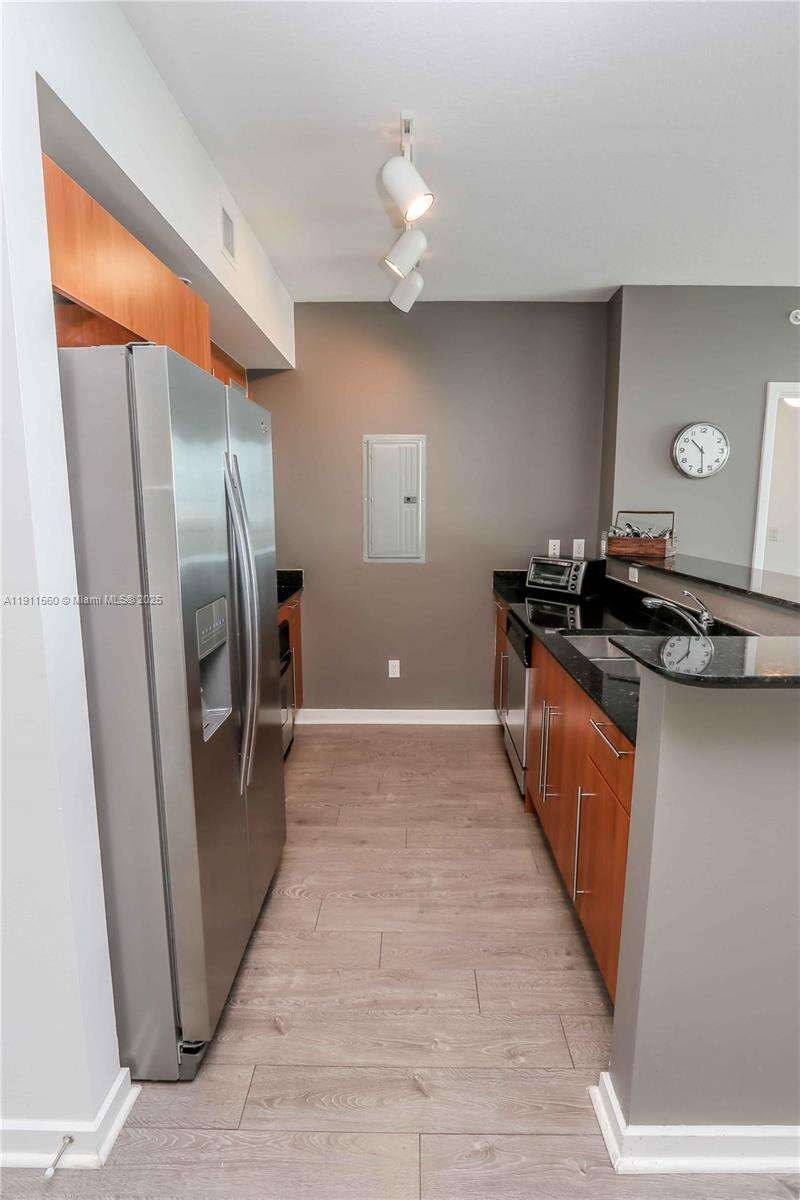One Miami West at 325 Biscayne Blvd, Miami, FL 33131 - For Rent photo 14