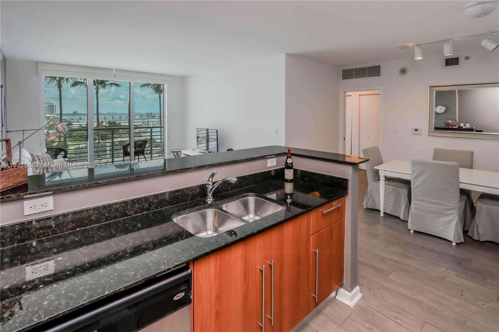 One Miami West at 325 Biscayne Blvd, Miami, FL 33131 - For Rent photo 15