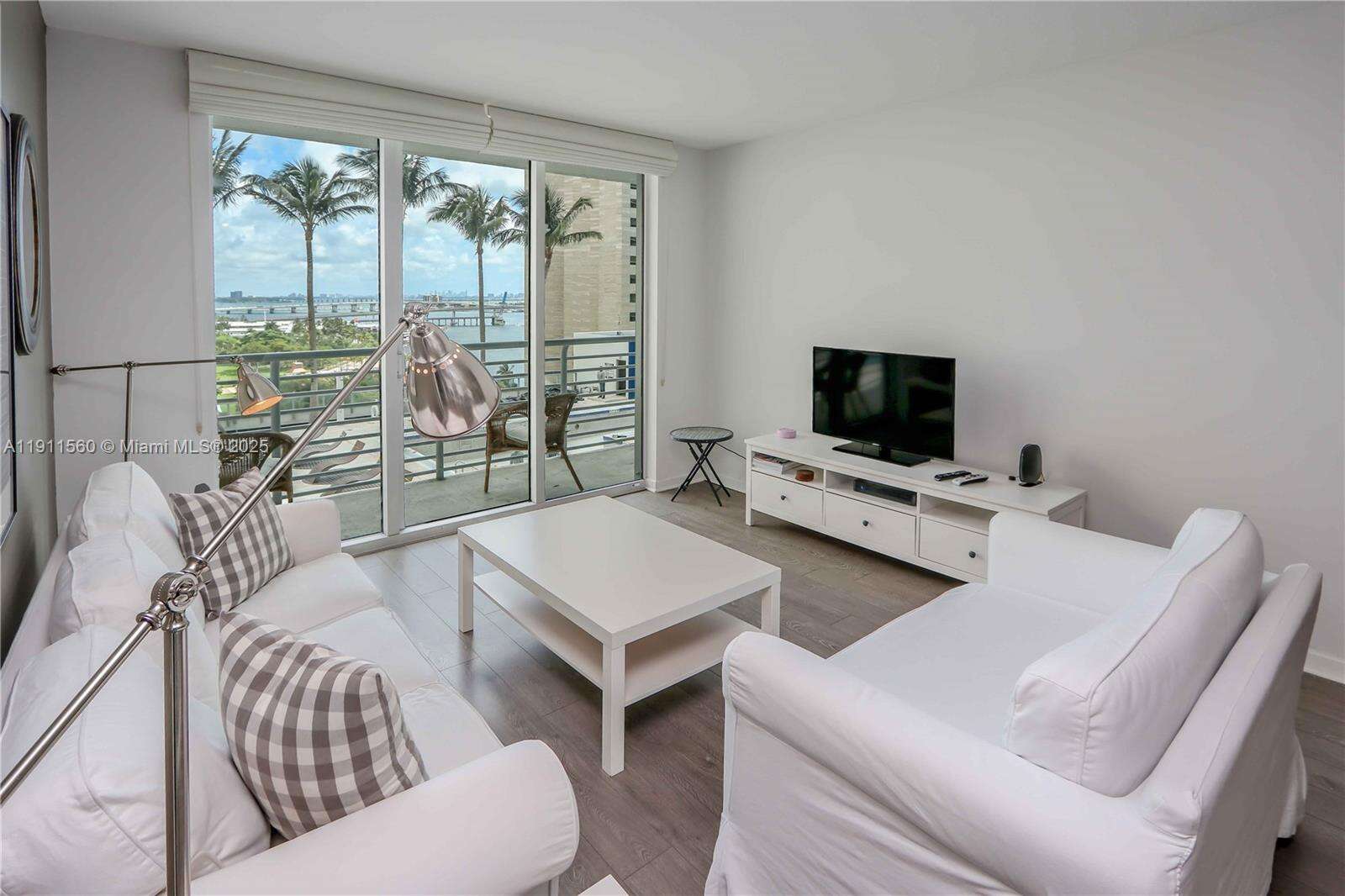 One Miami West at 325 Biscayne Blvd, Miami, FL 33131 - For Rent photo 16