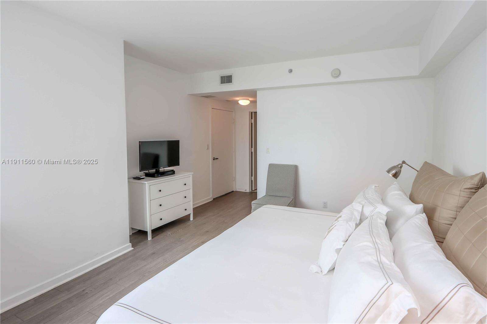 One Miami West at 325 Biscayne Blvd, Miami, FL 33131 - For Rent photo 18