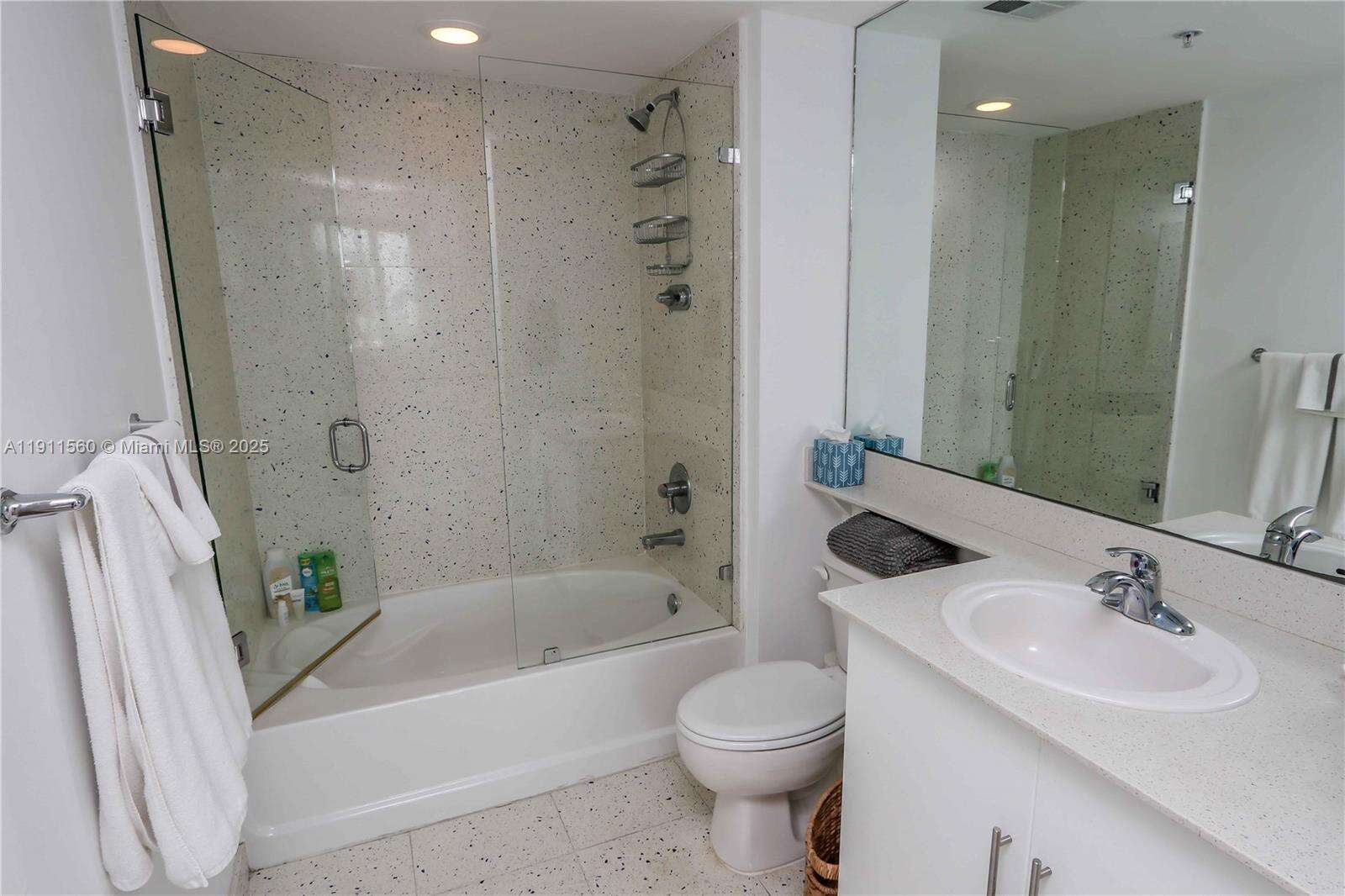 One Miami West at 325 Biscayne Blvd, Miami, FL 33131 - For Rent photo 19