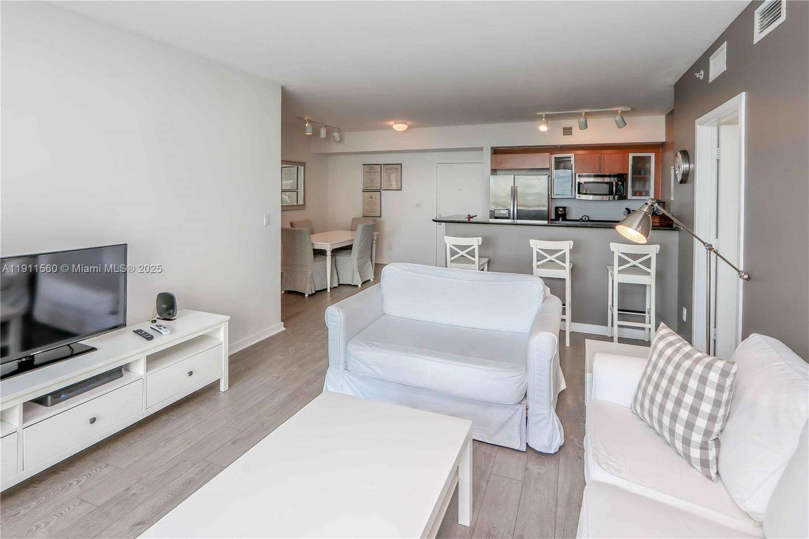 One Miami West at 325 Biscayne Blvd, Miami, FL 33131 - For Rent photo 7