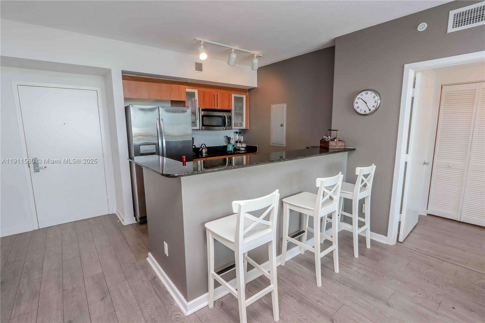 One Miami West at 325 Biscayne Blvd, Miami, FL 33131 - For Rent photo 10