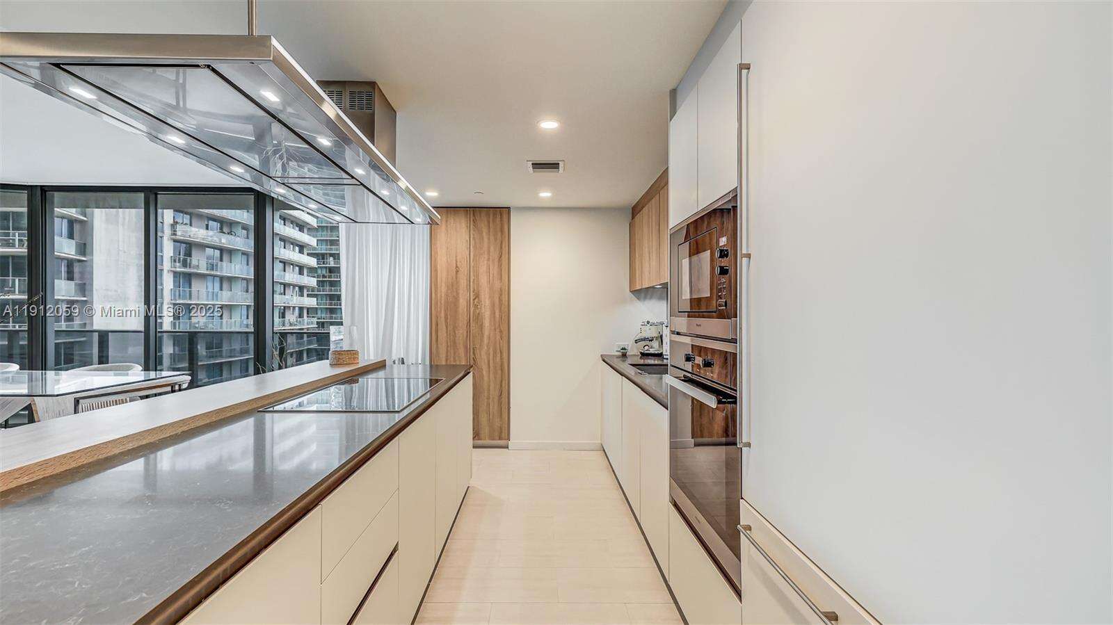 Brickell Flatiron at 1000 Brickell Plz, Miami, FL 33131 - For Rent photo 13