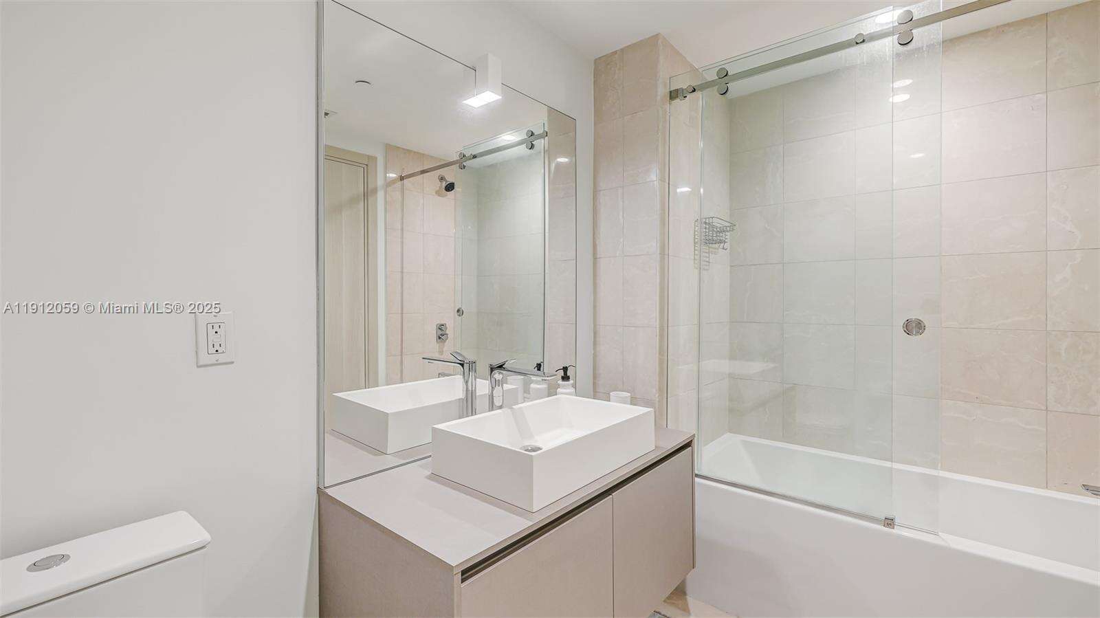 Brickell Flatiron at 1000 Brickell Plz, Miami, FL 33131 - For Rent photo 43
