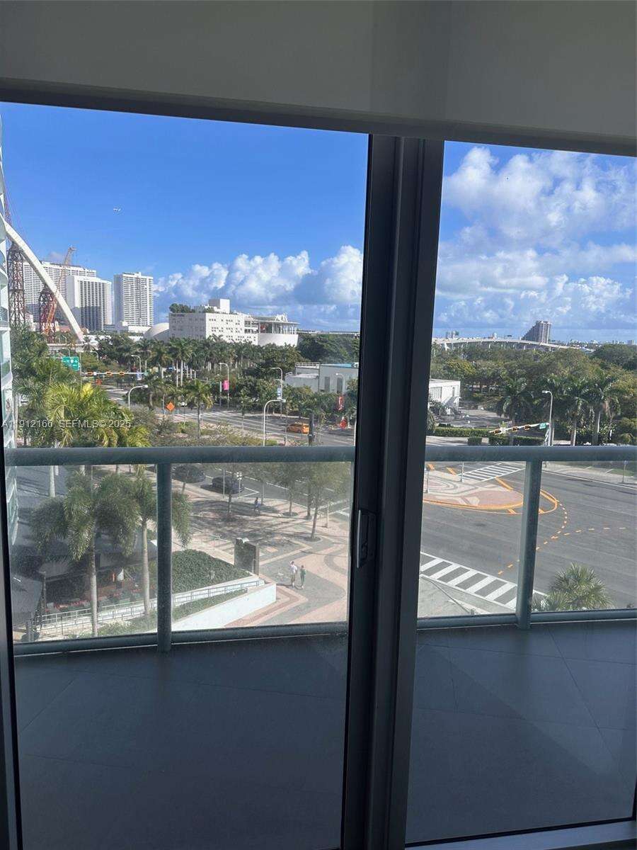 Marina Blue at 888 Biscayne Blvd, Miami, FL 33132 - For Rent photo 3