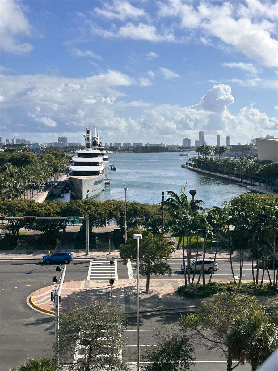 Marina Blue at 888 Biscayne Blvd, Miami, FL 33132 - For Rent photo 5