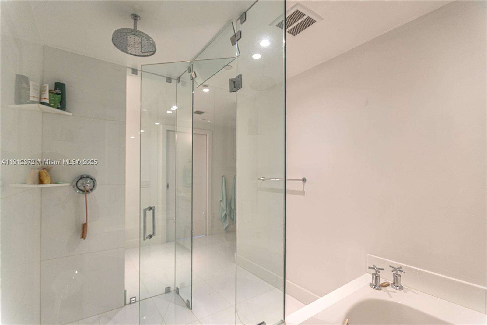Bentley Bay at 520 W Ave, Miami Beach, FL 33139 - For Rent photo 22