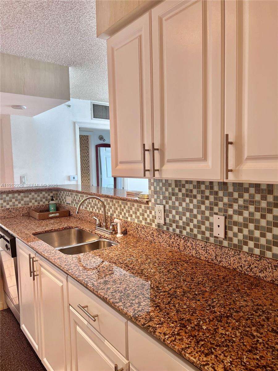 The Mark On Brickell at 1155 Brickell Bay Dr, Miami, FL 33131 - For Rent photo 8