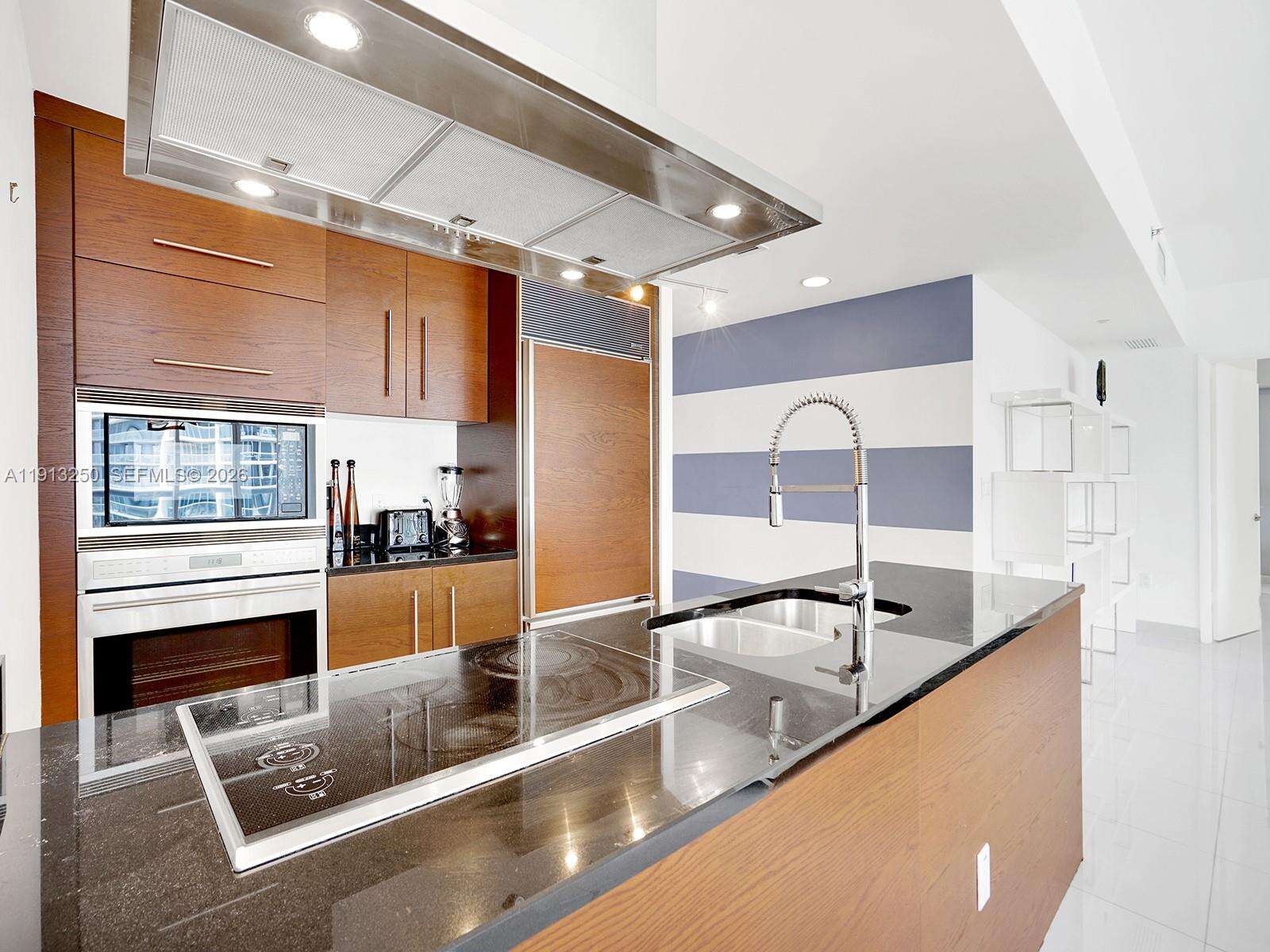 Icon Brickell 2 at 495 Brickell Ave, Miami, FL 33131 - For Rent photo 5