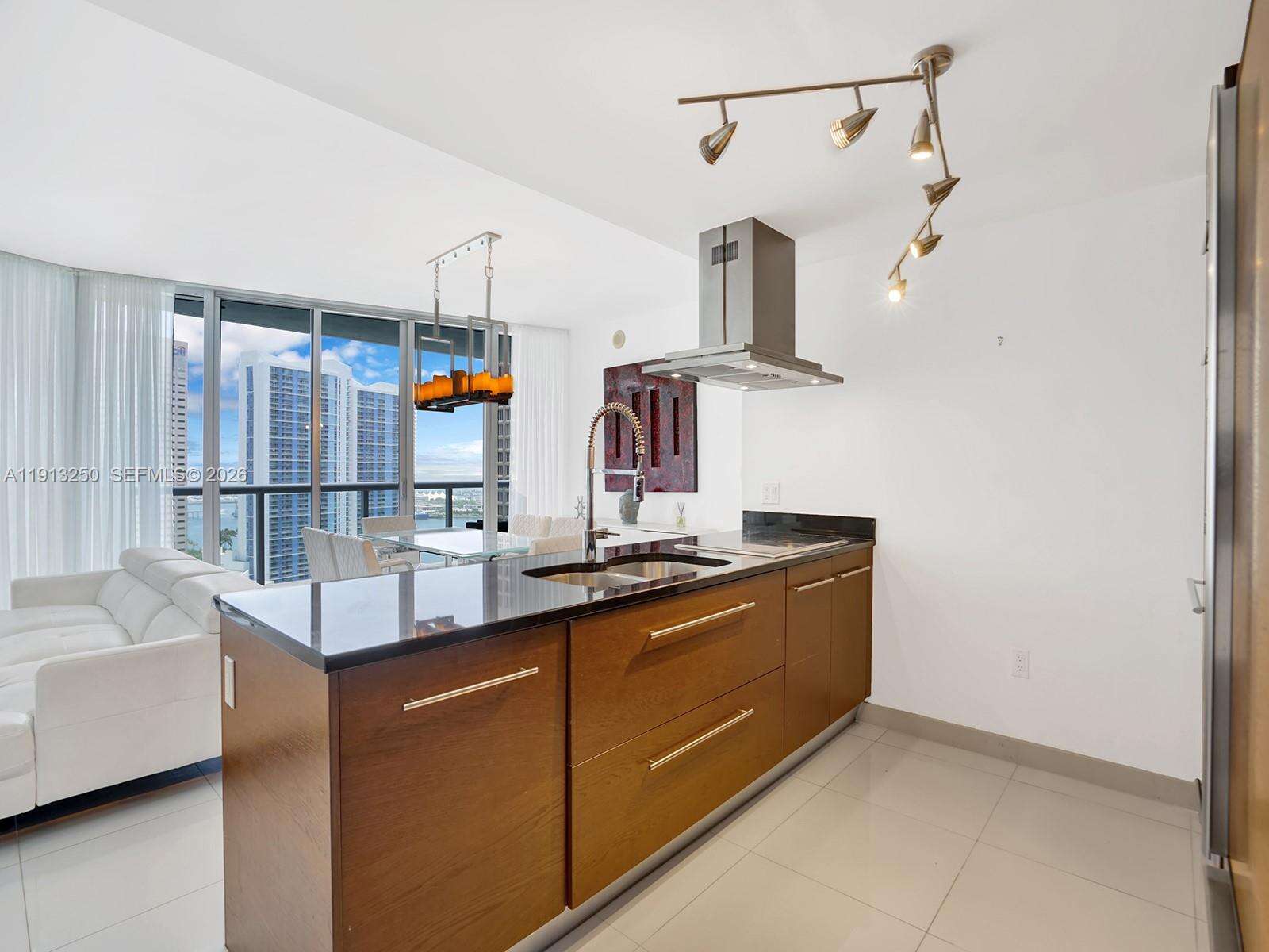 Icon Brickell 2 at 495 Brickell Ave, Miami, FL 33131 - For Rent photo 6