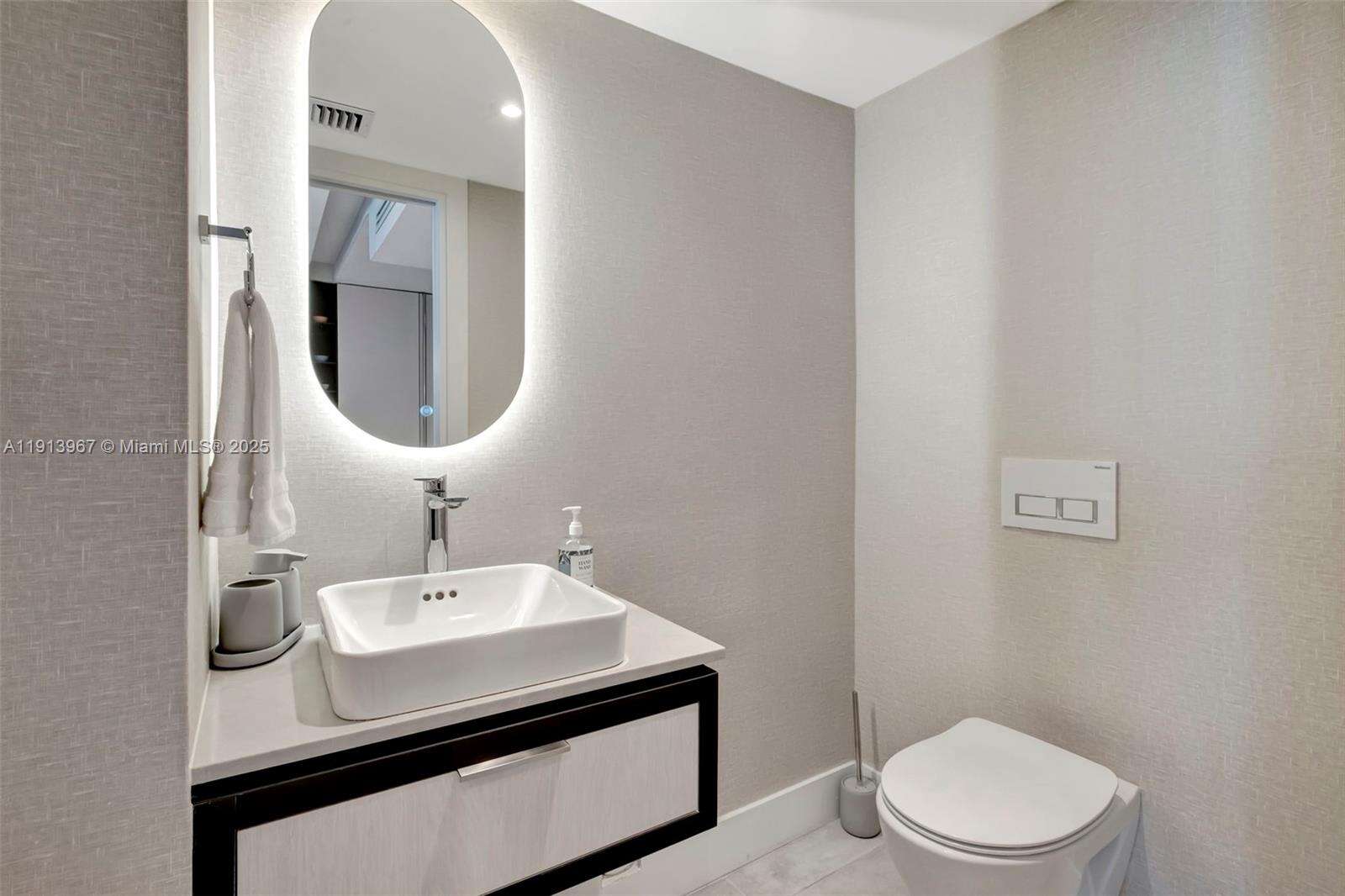 Roney Palace at 2301 Collins Ave, Miami Beach, FL 33139 - For Rent photo 12