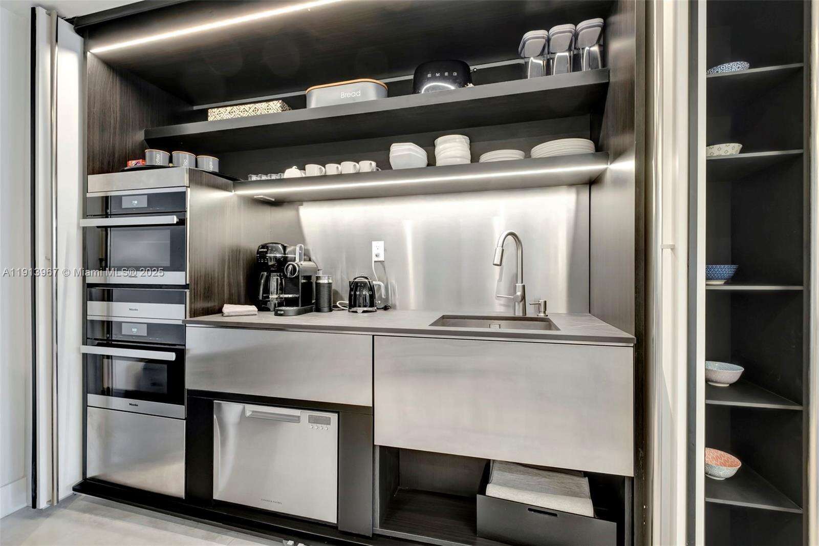 Roney Palace at 2301 Collins Ave, Miami Beach, FL 33139 - For Rent photo 17