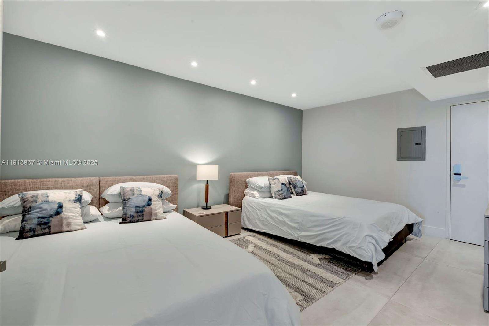 Roney Palace at 2301 Collins Ave, Miami Beach, FL 33139 - For Rent photo 19