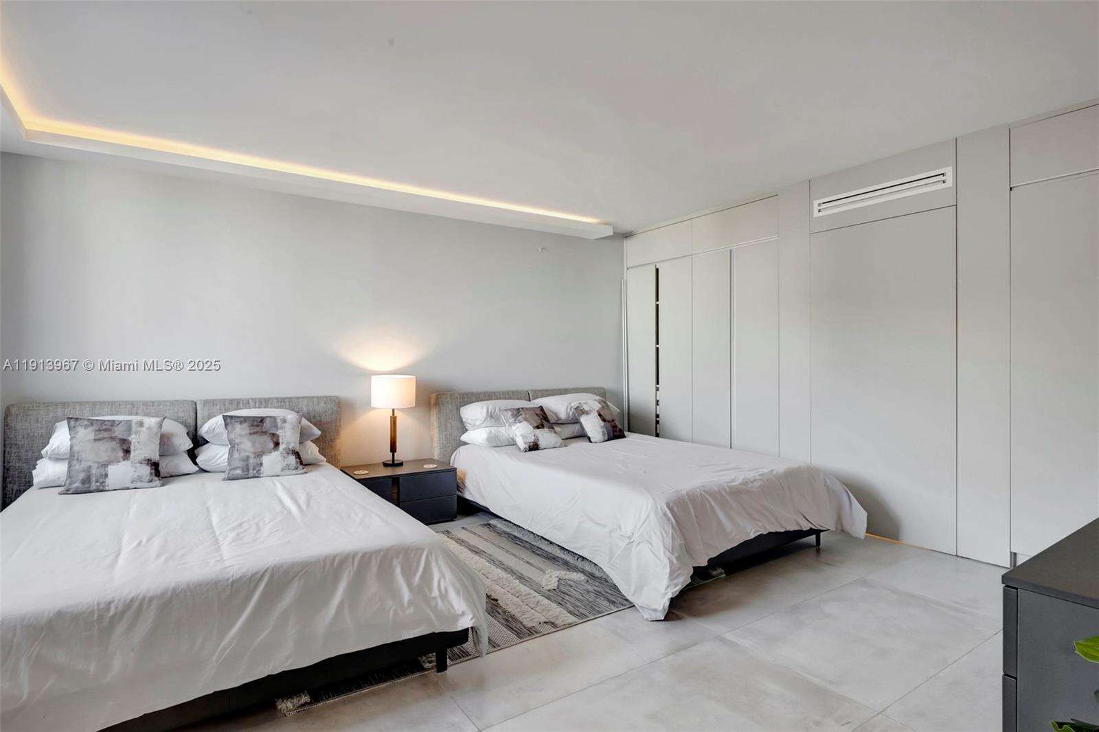 Roney Palace at 2301 Collins Ave, Miami Beach, FL 33139 - For Rent photo 24