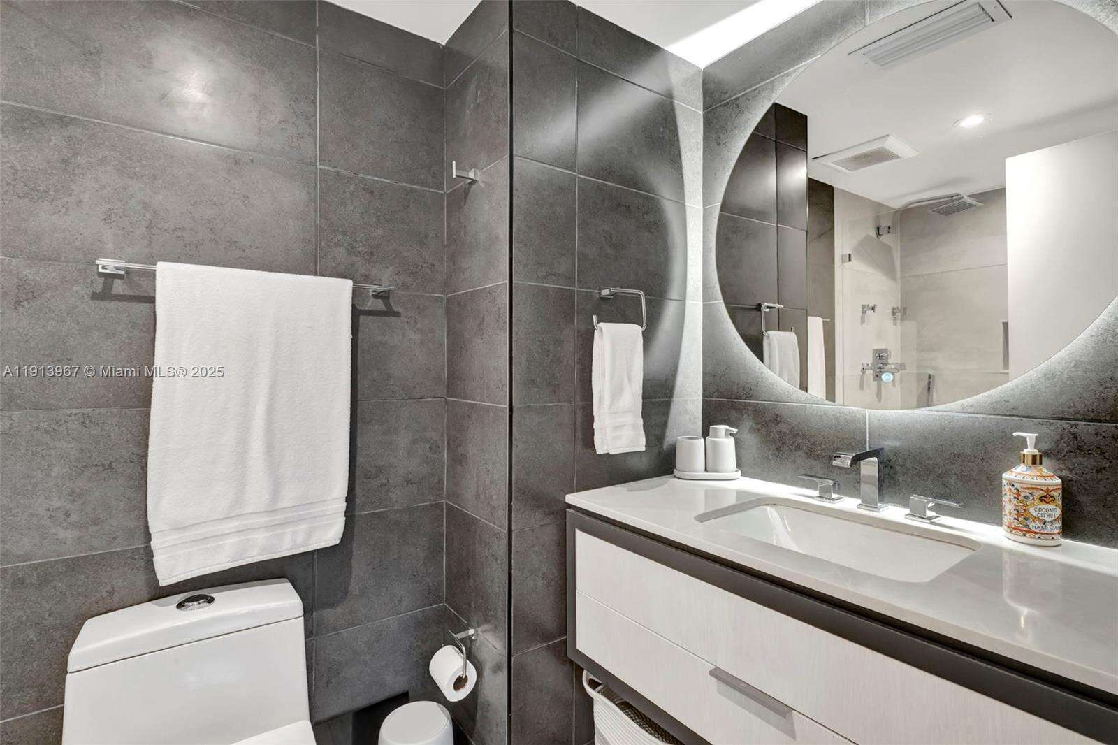 Roney Palace at 2301 Collins Ave, Miami Beach, FL 33139 - For Rent photo 25