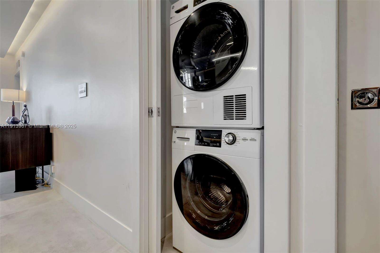 Roney Palace at 2301 Collins Ave, Miami Beach, FL 33139 - For Rent photo 29