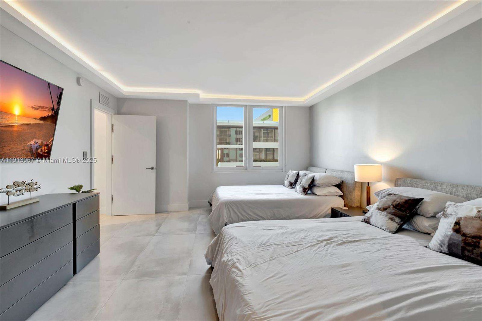 Roney Palace at 2301 Collins Ave, Miami Beach, FL 33139 - For Rent photo 9