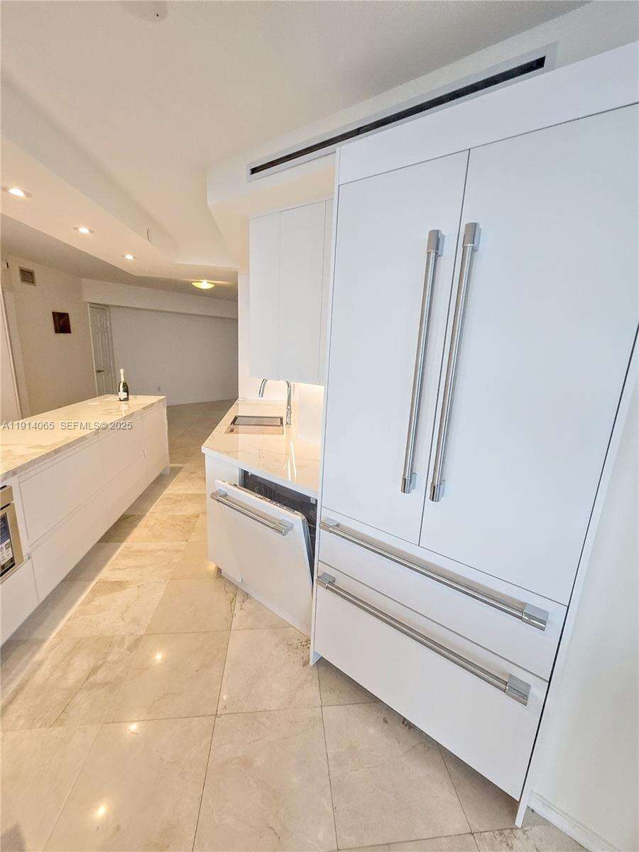 La Gorce Palace at 6301 Collins Ave, Miami Beach, FL 33141 - For Rent photo 11