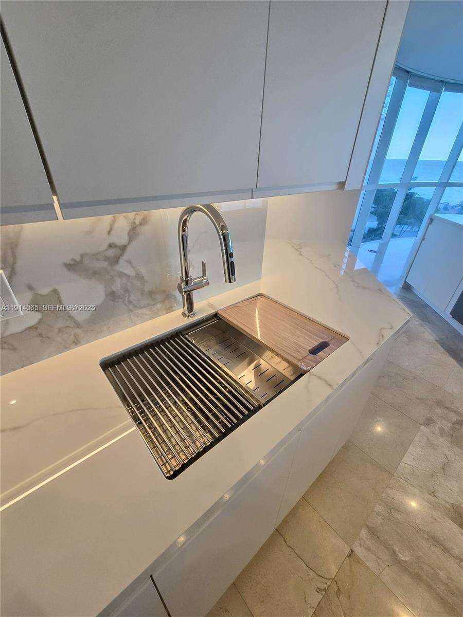La Gorce Palace at 6301 Collins Ave, Miami Beach, FL 33141 - For Rent photo 13