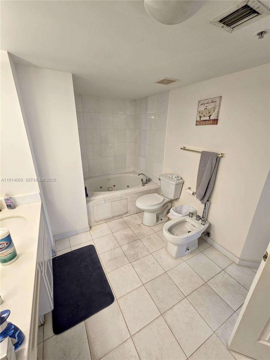 La Gorce Palace at 6301 Collins Ave, Miami Beach, FL 33141 - For Rent photo 18