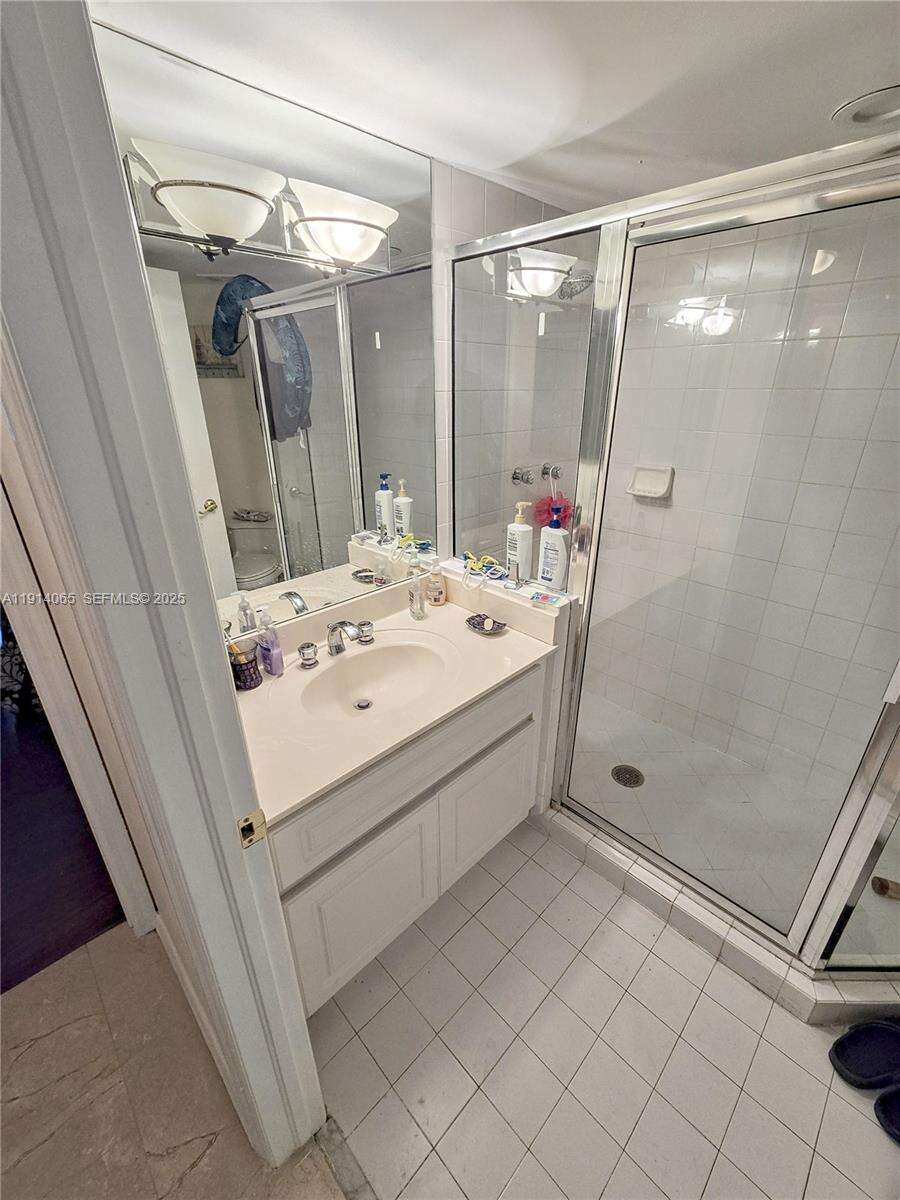 La Gorce Palace at 6301 Collins Ave, Miami Beach, FL 33141 - For Rent photo 21