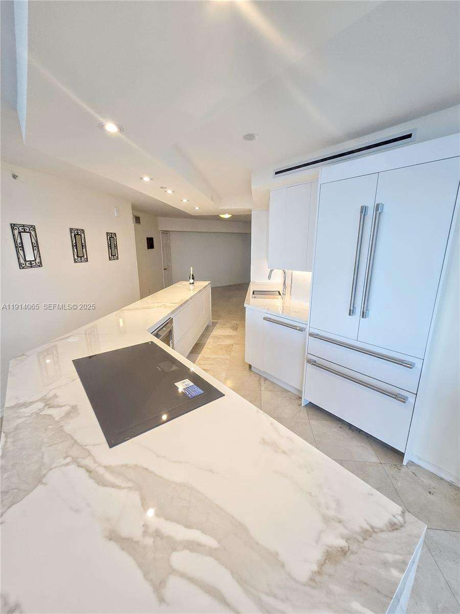 La Gorce Palace at 6301 Collins Ave, Miami Beach, FL 33141 - For Rent photo 10