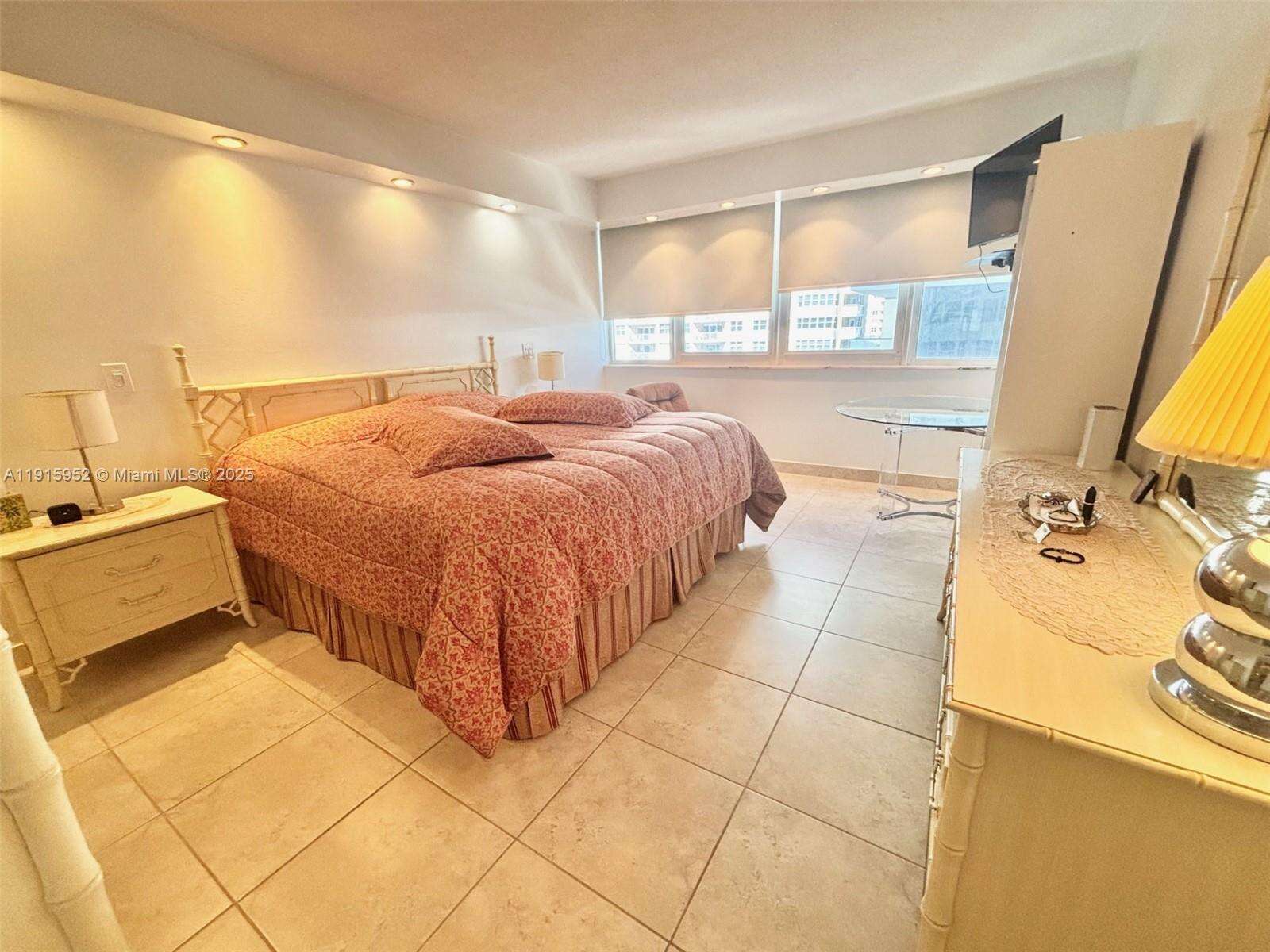 Parker Plaza at 2030 Ocean Dr, Hallandale Beach, FL 33009 - For Rent photo 13