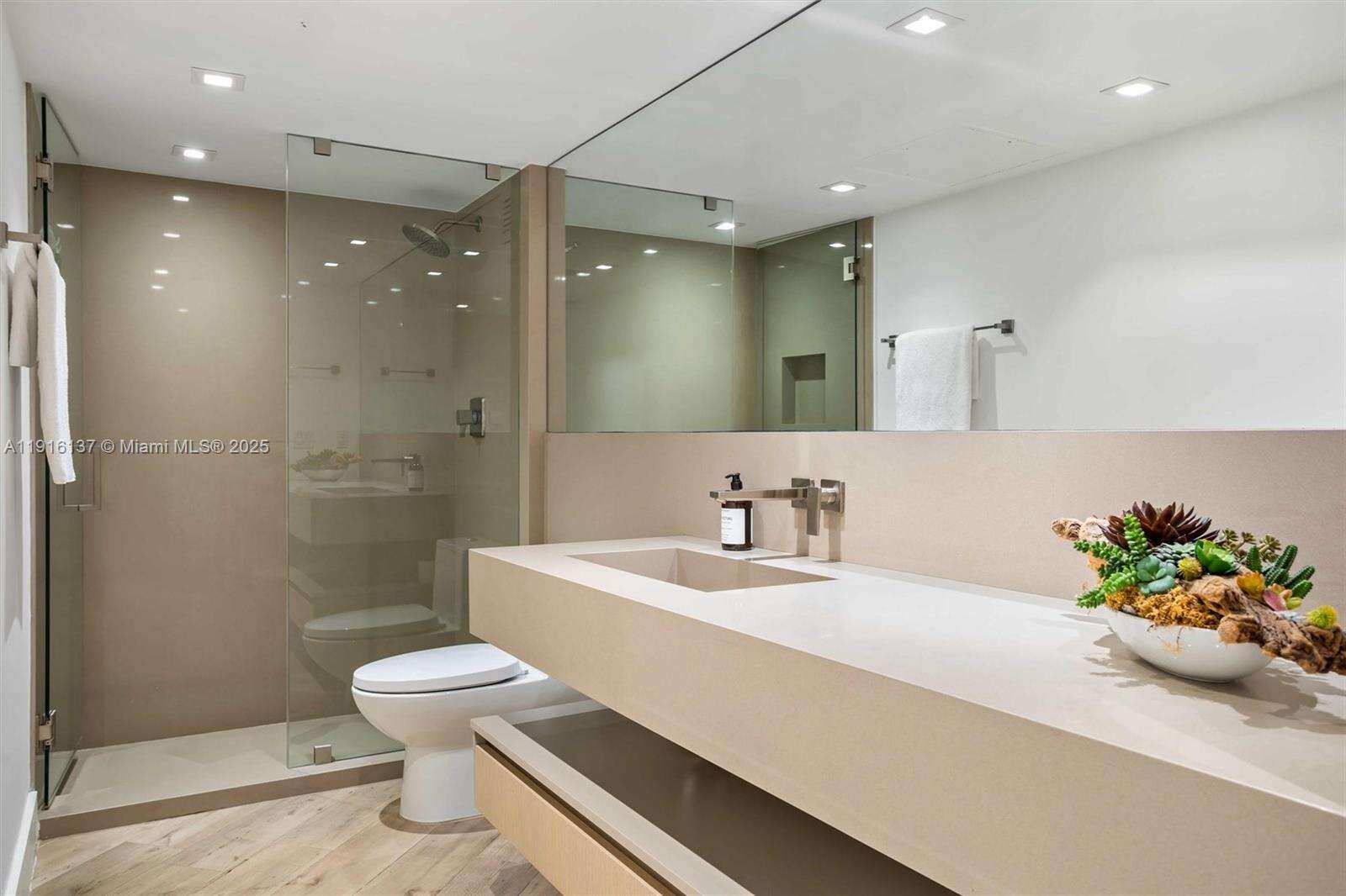 Roney Palace at 2301 Collins Ave, Miami Beach, FL 33139 - For Rent photo 27