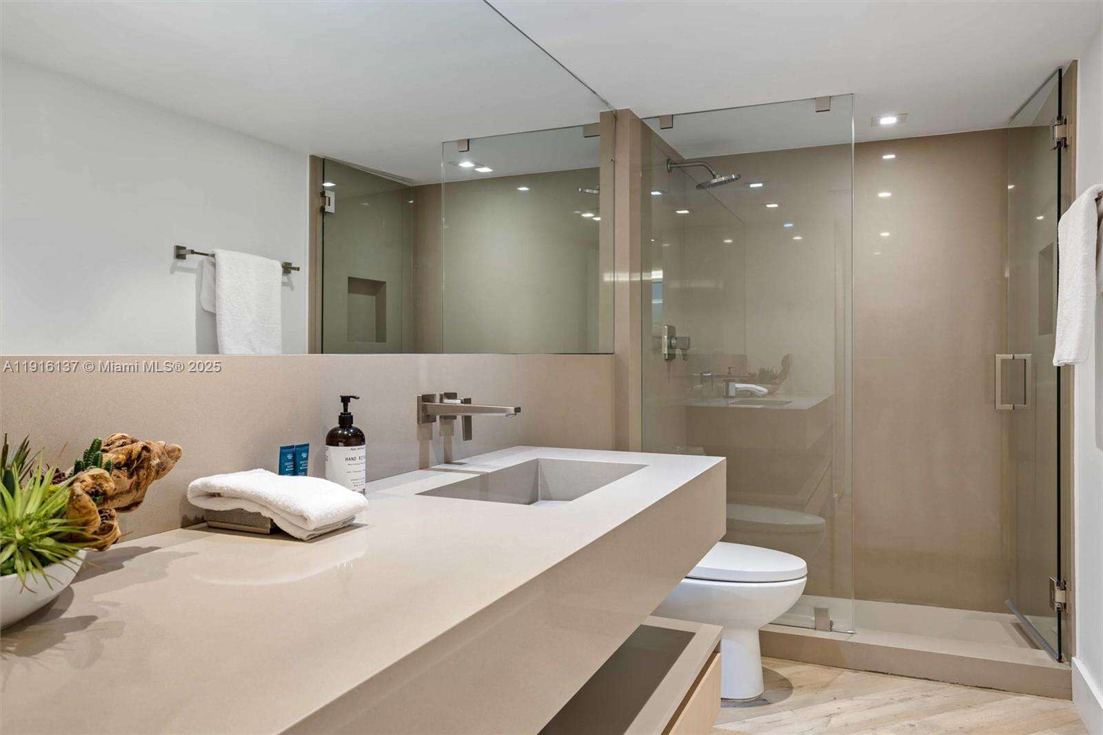 Roney Palace at 2301 Collins Ave, Miami Beach, FL 33139 - For Rent photo 30