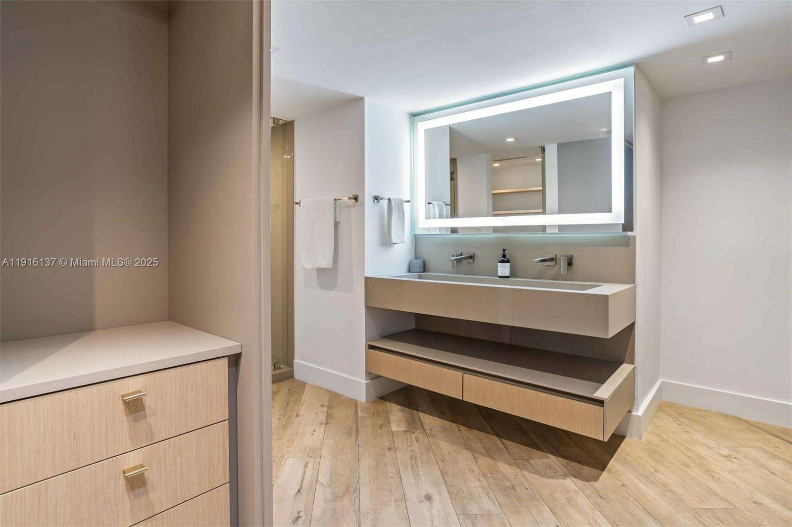Roney Palace at 2301 Collins Ave, Miami Beach, FL 33139 - For Rent photo 35