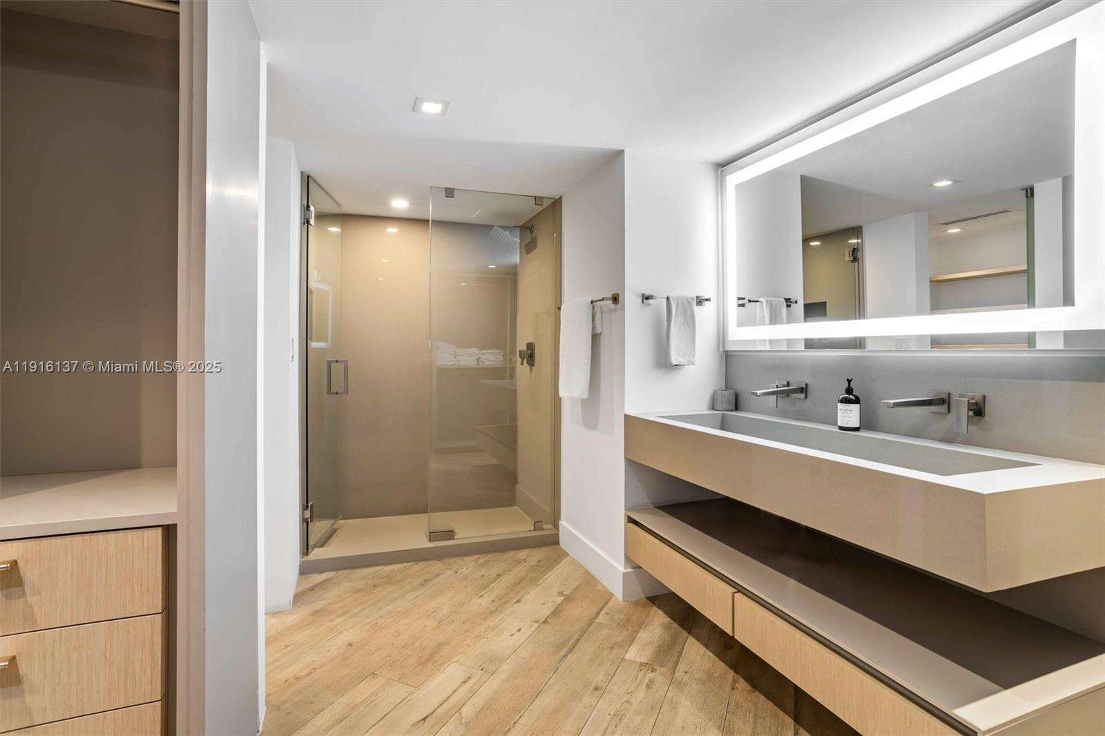 Roney Palace at 2301 Collins Ave, Miami Beach, FL 33139 - For Rent photo 36