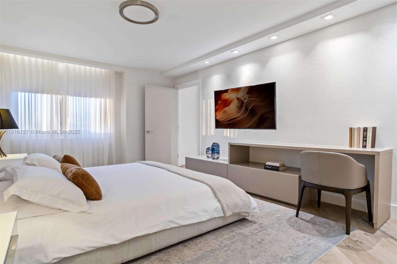 Roney Palace at 2301 Collins Ave, Miami Beach, FL 33139 - For Rent photo 37