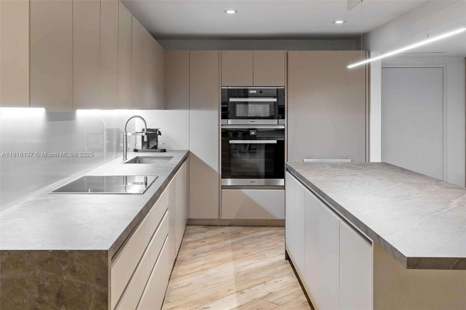 Roney Palace at 2301 Collins Ave, Miami Beach, FL 33139 - For Rent photo 39