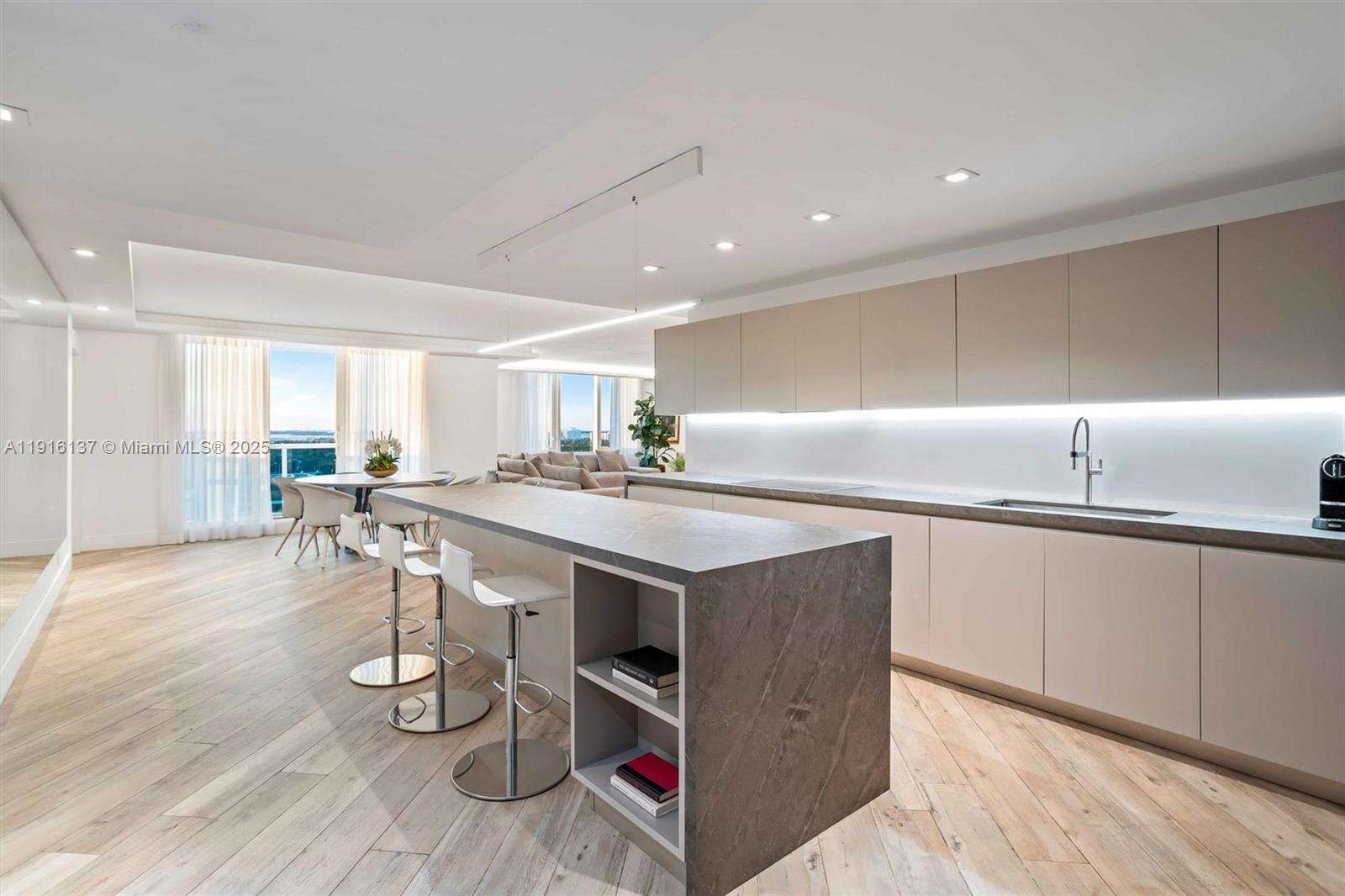 Roney Palace at 2301 Collins Ave, Miami Beach, FL 33139 - For Rent photo 43