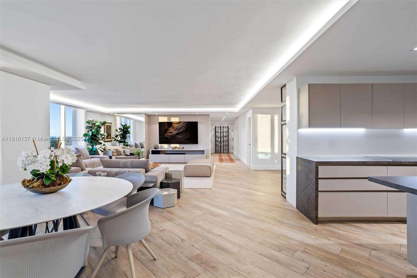 Roney Palace at 2301 Collins Ave, Miami Beach, FL 33139 - For Rent photo 51