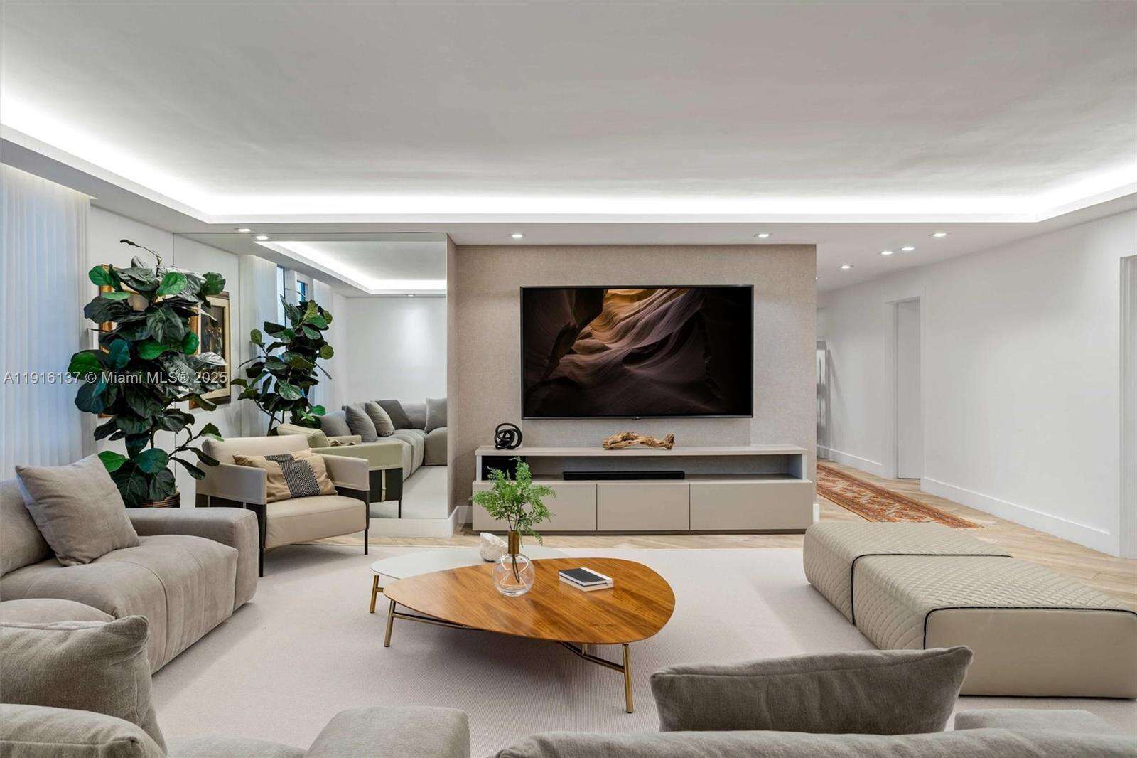 Roney Palace at 2301 Collins Ave, Miami Beach, FL 33139 - For Rent photo 56