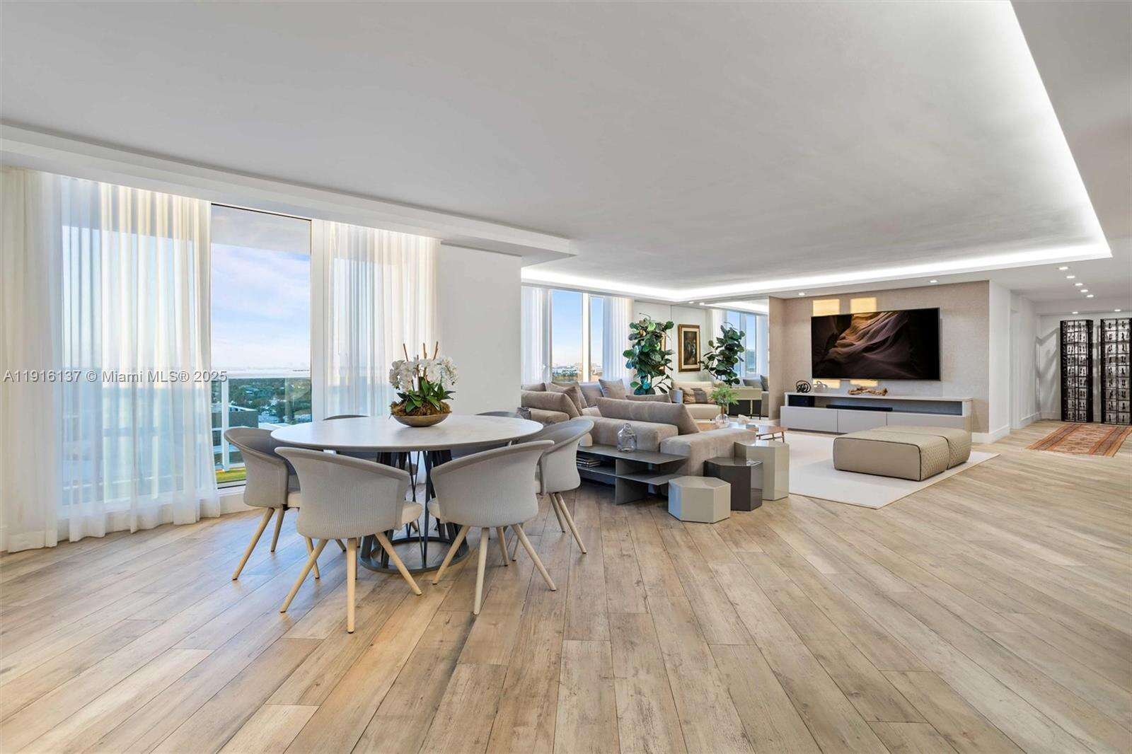 Roney Palace at 2301 Collins Ave, Miami Beach, FL 33139 - For Rent photo 58