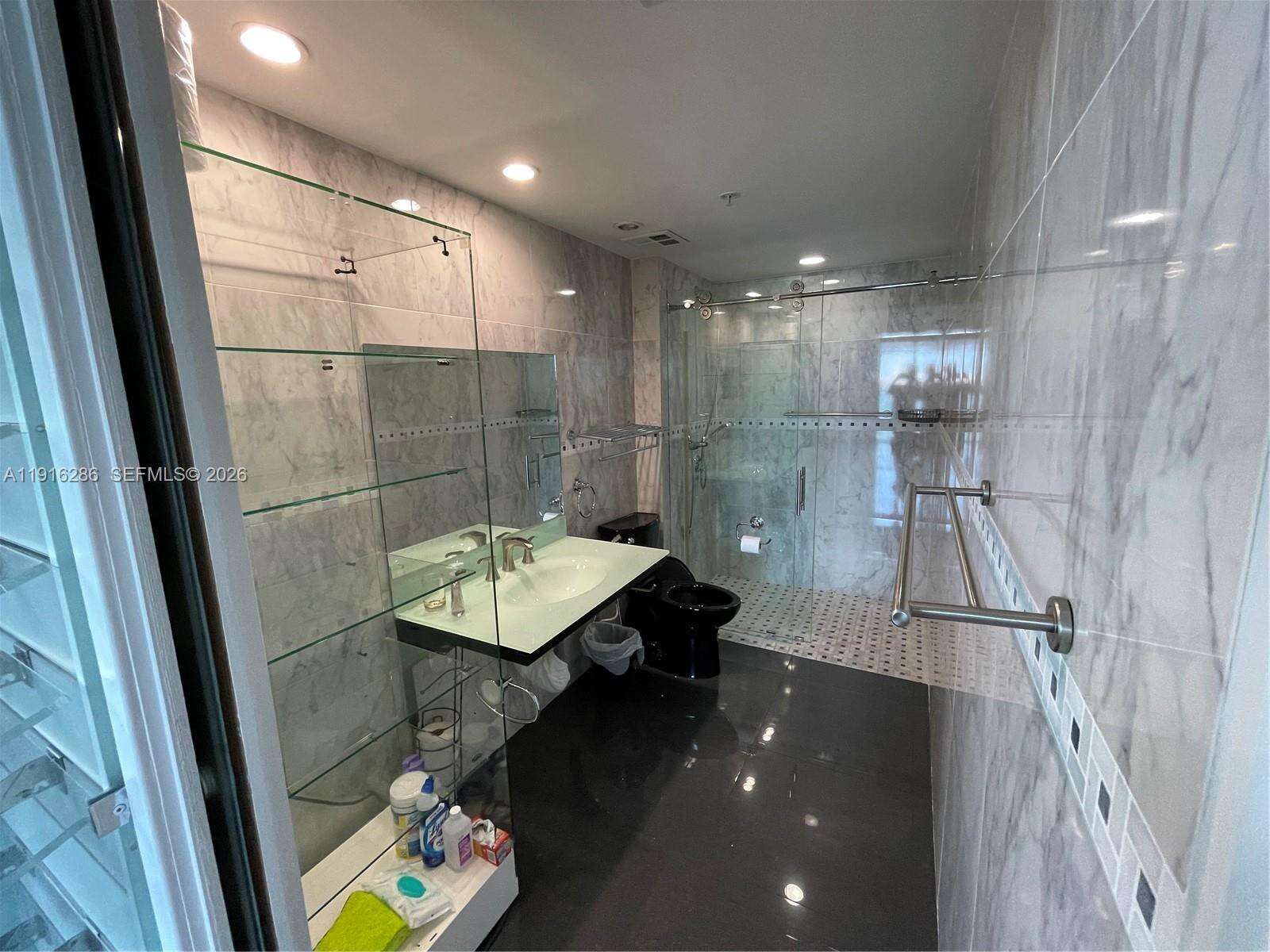 One Miami East at 335 Biscayne Blvd, Miami, FL 33131 - For Rent photo 12