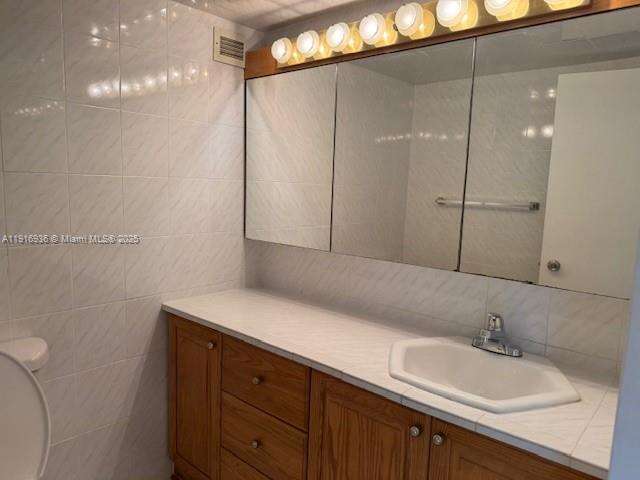The Carriage House at 5401 Collins Ave, Miami Beach, FL 33140 - For Rent photo 18