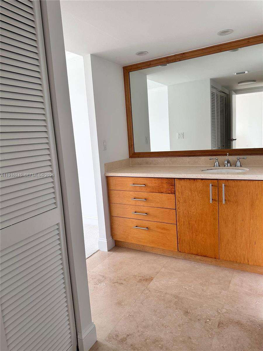 Brickell Bay Club at 2333 Brickell Ave, Miami, FL 33129 - For Rent photo 14